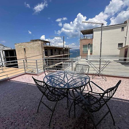 Beach Front Apartment Nea Palatia Esterno foto