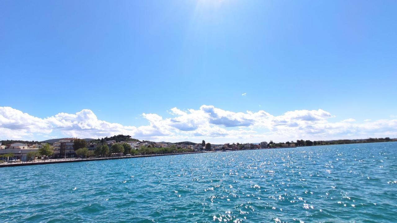 Beach Front Apartment Nea Palatia Esterno foto