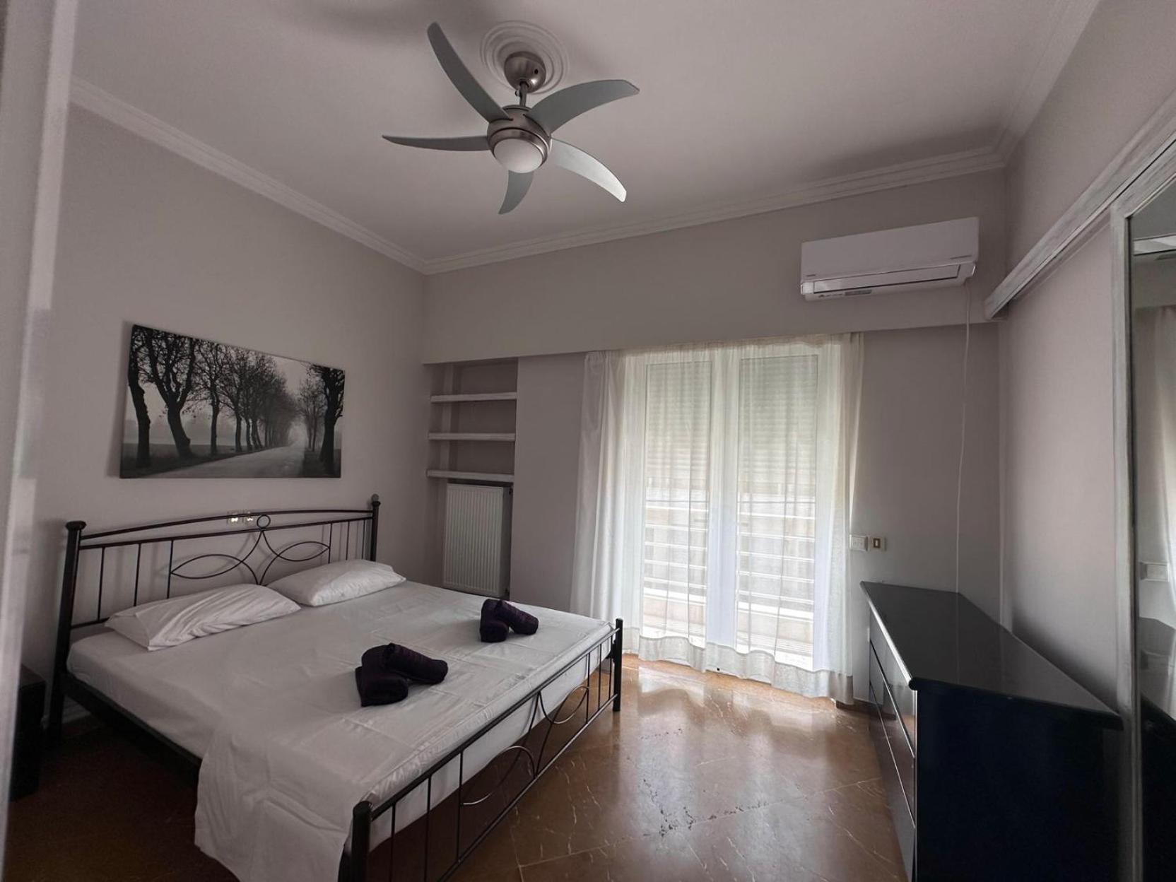 Beach Front Apartment Nea Palatia Esterno foto