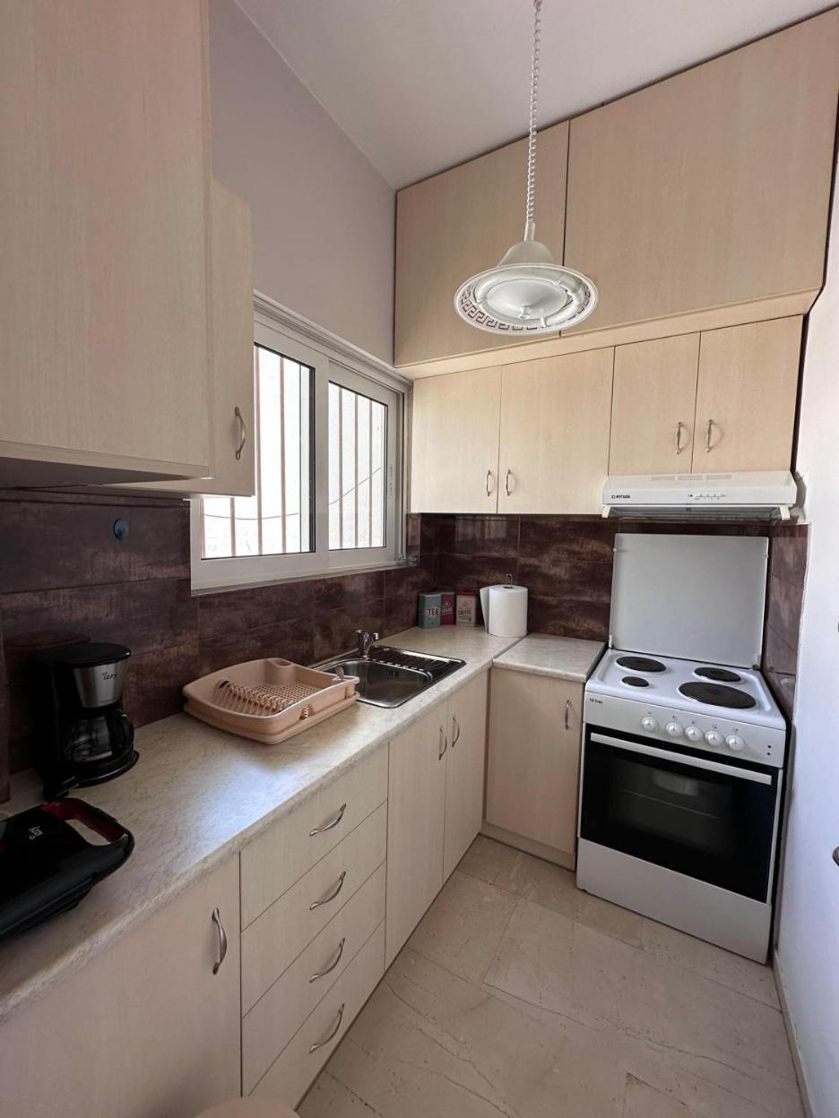 Beach Front Apartment Nea Palatia Esterno foto