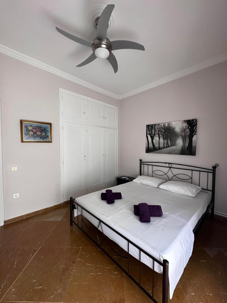 Beach Front Apartment Nea Palatia Esterno foto