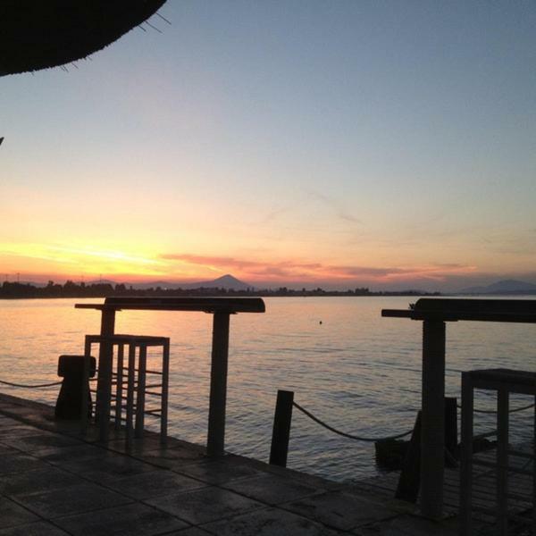 Beach Front Apartment Nea Palatia Esterno foto
