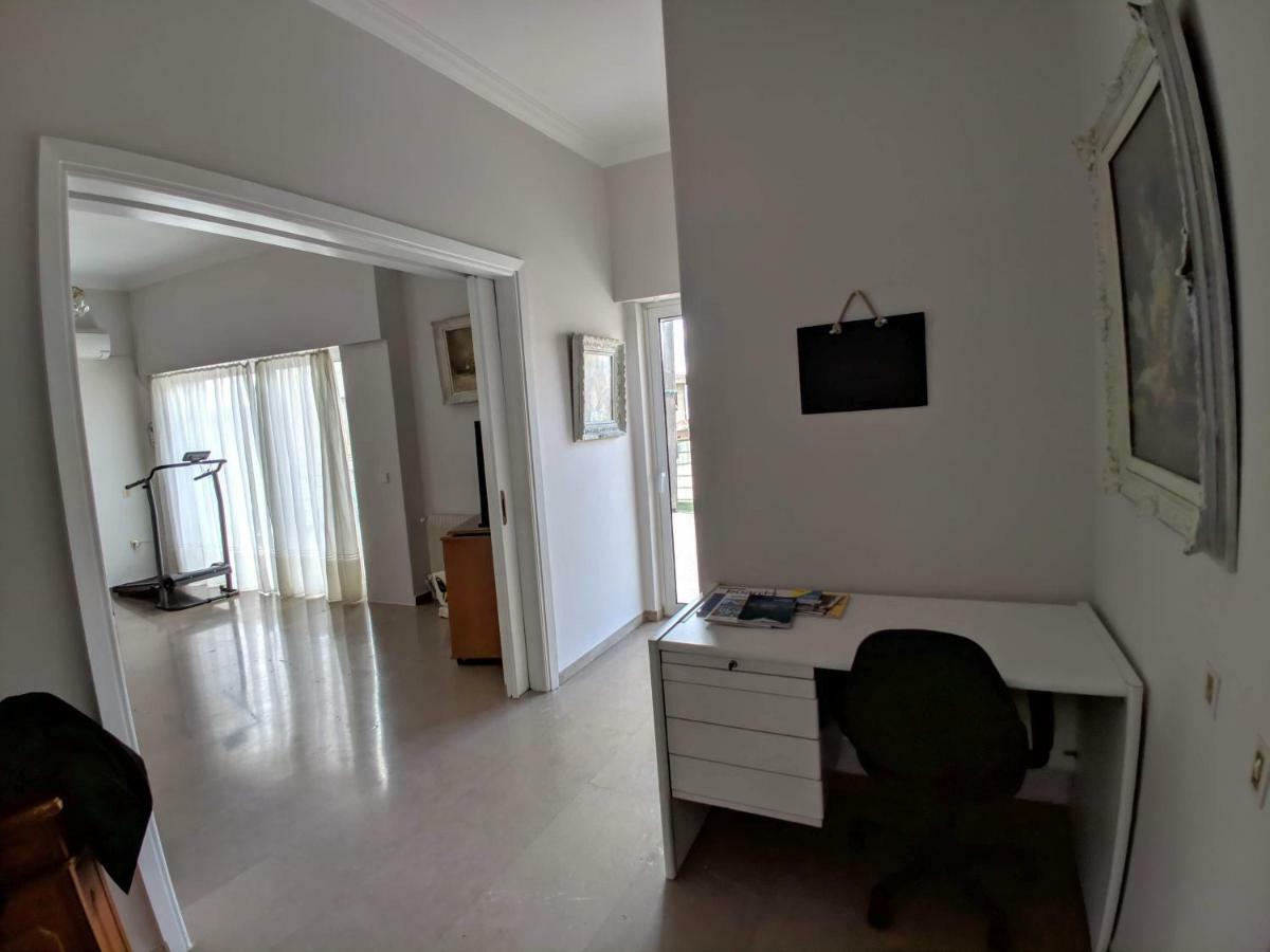 Beach Front Apartment Nea Palatia Esterno foto