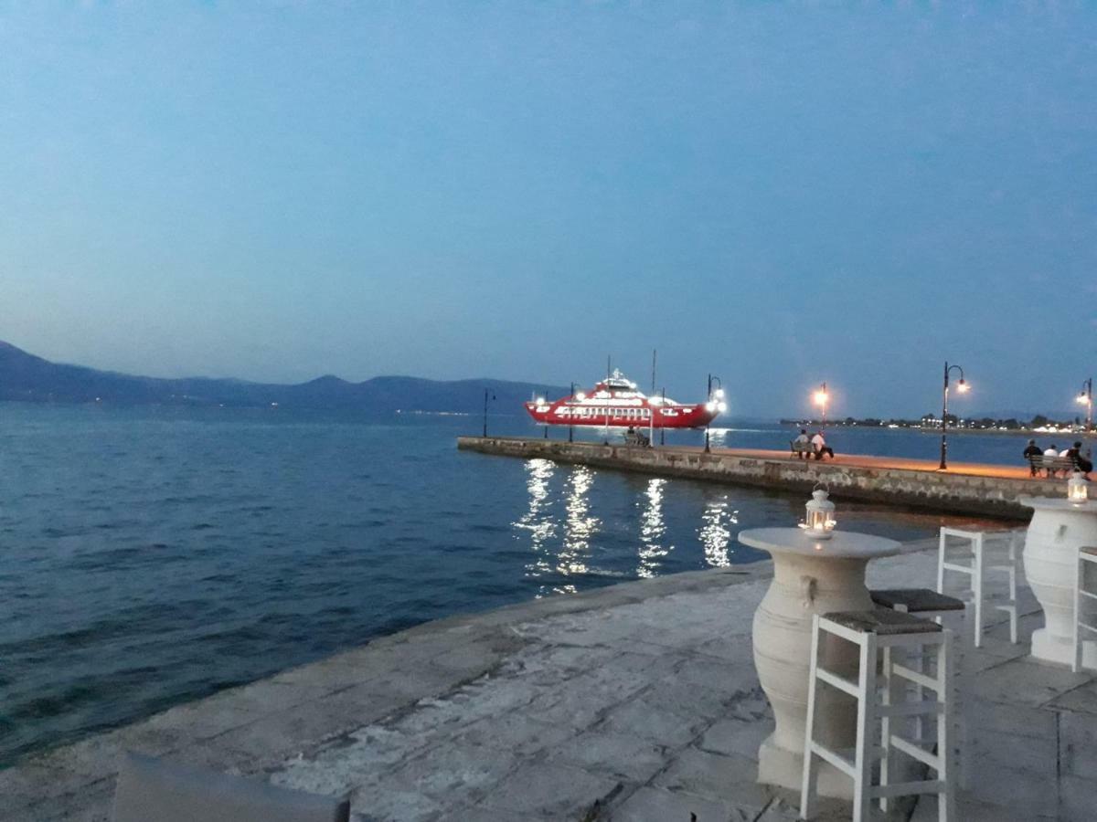 Beach Front Apartment Nea Palatia Esterno foto
